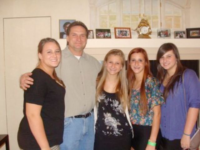 Officer Figoski and his four daughters. 
